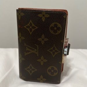 Louis Vuitton Wallet Porte Monnaie Billets Viennois
Bifold Monogram